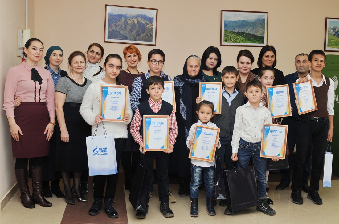Дети работников ООО "Газпром трансгаз Махачкала" — участники конкурса "Юный художник"