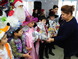 Специалист Службы по связям с общественностью и СМИ Надежда Ибрагимова вручает новогодние подарки воспитанникам Карабудахкентской школы-интерната