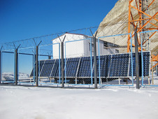 Солнечные электрогенераторы установленные на промежуточной радиорелейной станции "Андийские ворота"