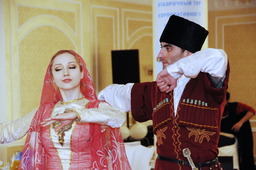 Джамиля Хадирбекова и Самад Джабраилов исполнили лирический народный танец