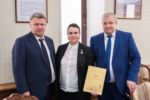 Звание «Почетный работник газовой промышленности» было присвоено Руманият Насрутдиновой