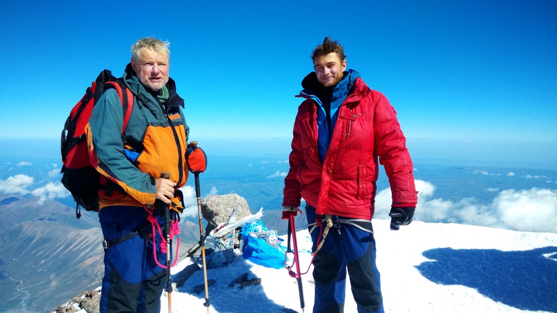 Евгений и Александр Пашук на вершине Эльбруса