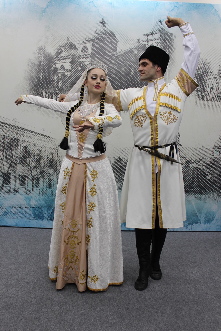 Джамиля Хадирбекова и Уллубий Канзитдинов  неофициально были признаны самой красивой танцевальной парой открытия фестиваля