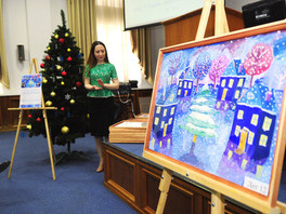 В качестве лотов аукциона выступили 52 творческие работы воспитанников Детской художественной школы г. Каспийска