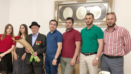 Молодые работники ООО «Газпром трансгаз Махачкала» в гостях у Абдулгуды Валиянова