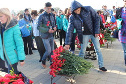 Возложение цветов на мемориале «Прохоровское поле»