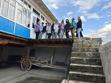 Коллективное фото на террасе родового дома Расула Гамзатова